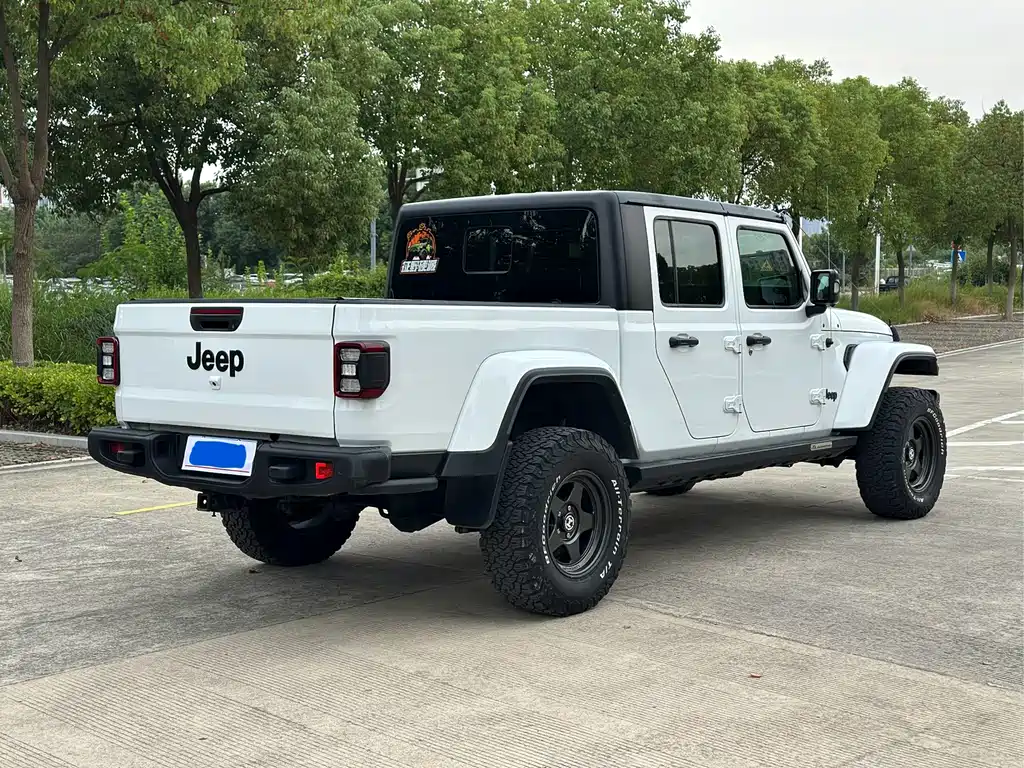 Jeep Gladiator — миниатюра 4
