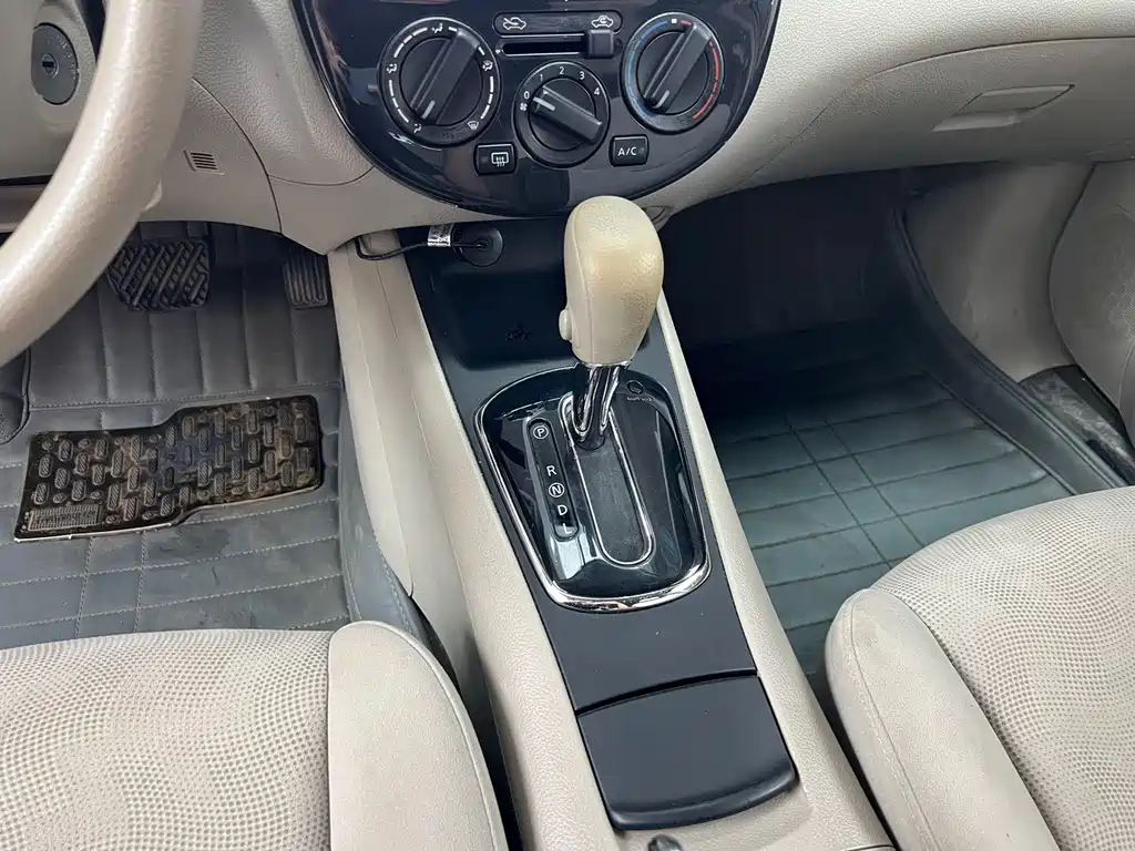 Nissan Tiida — миниатюра 15