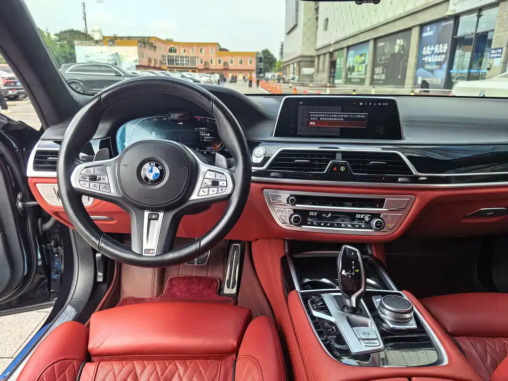 BMW 7 Series — миниатюра 11