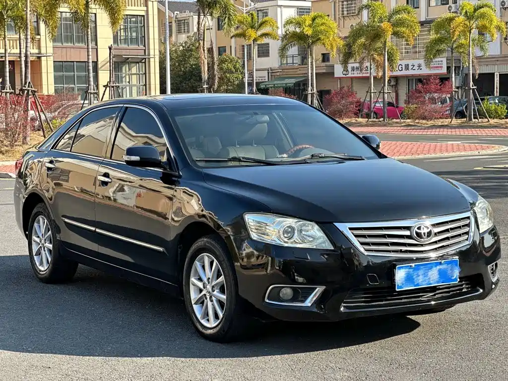 Toyota Camry — миниатюра 3