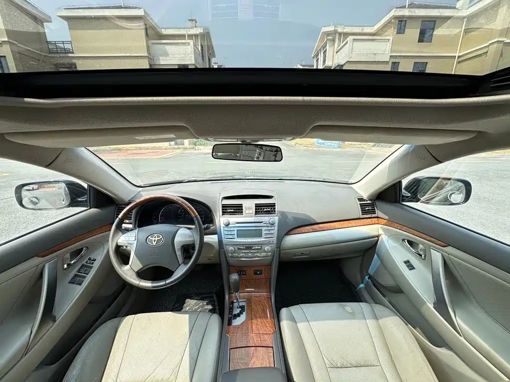 Toyota Camry — миниатюра 7