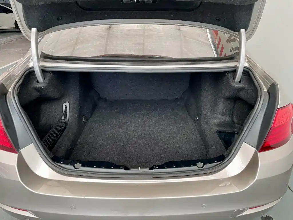 BMW 5 Series — миниатюра 17