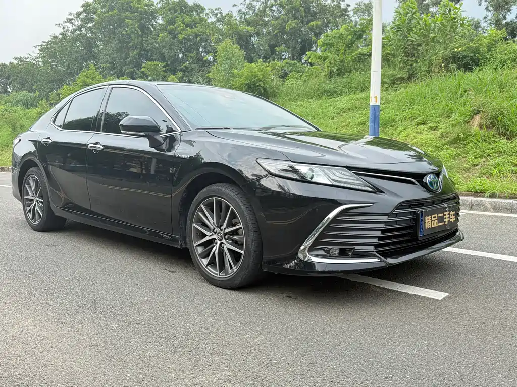 Toyota Camry — миниатюра 3