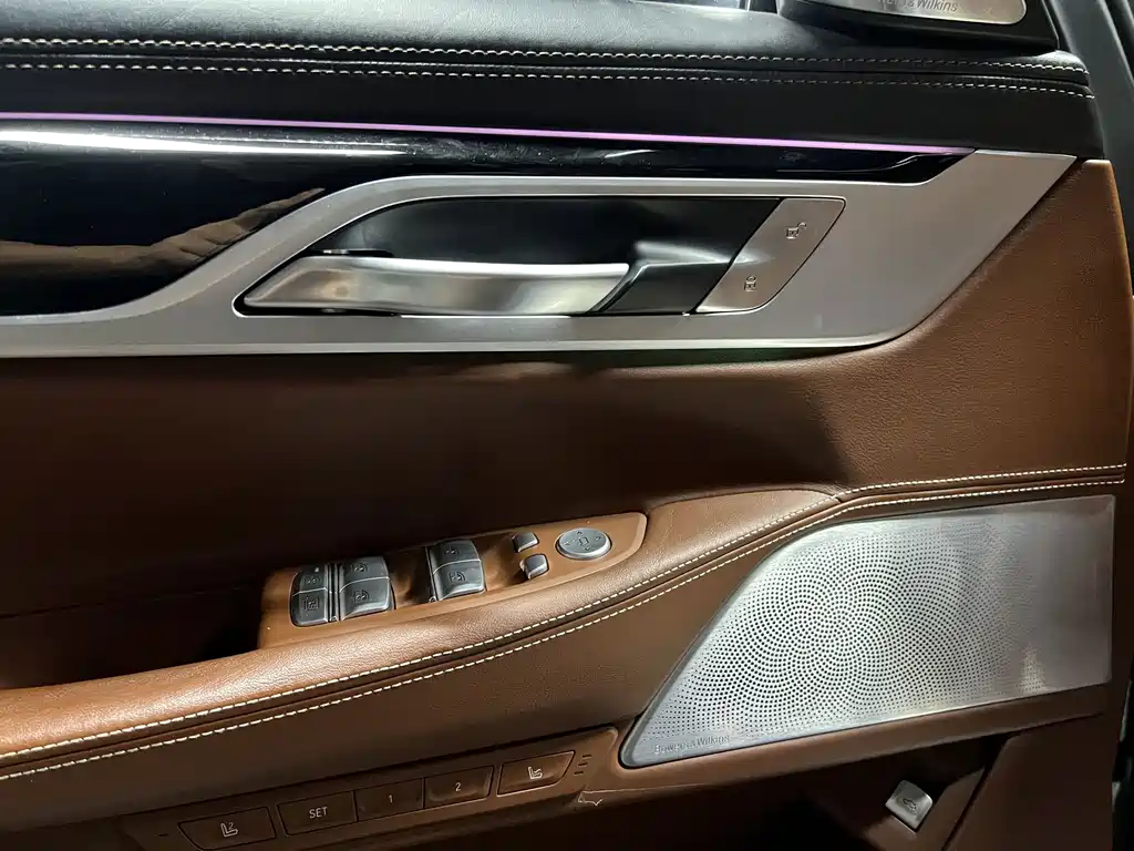 BMW 7 Series — миниатюра 4