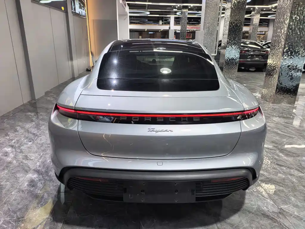 Porsche Taycan — миниатюра 5