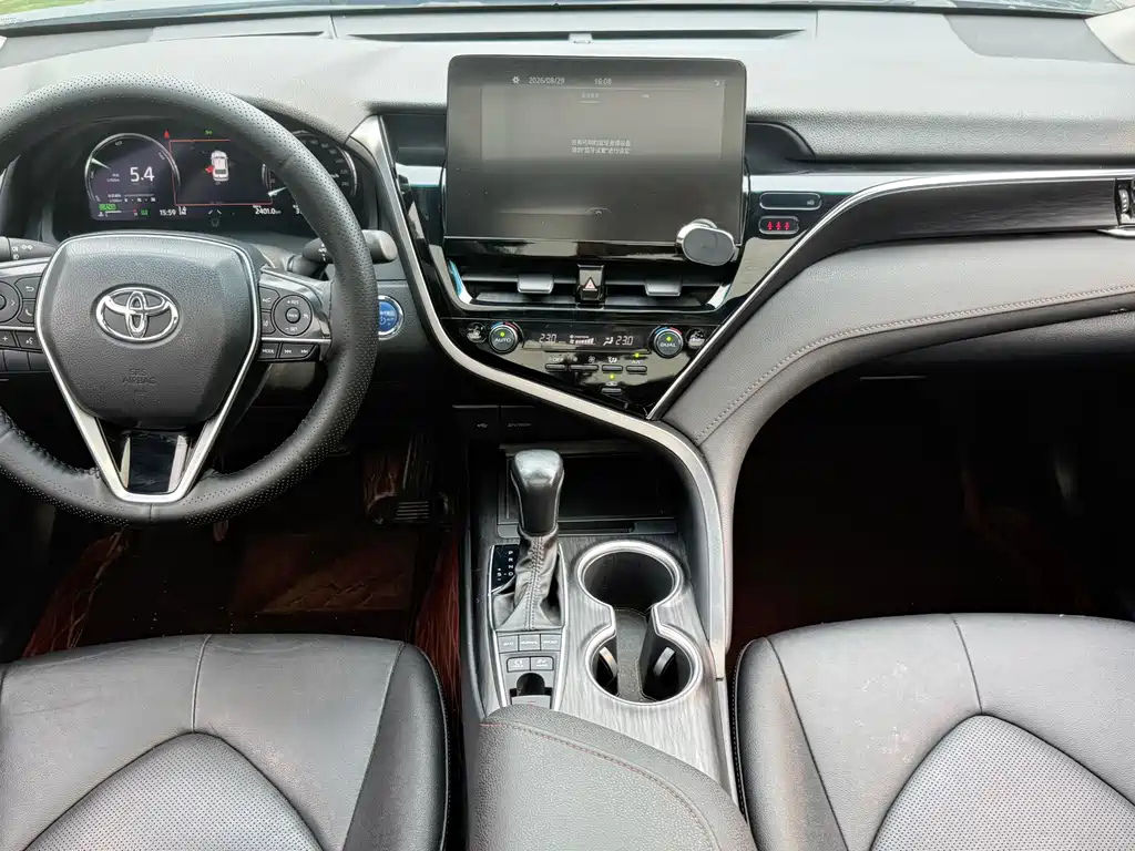 Toyota Camry — миниатюра 14