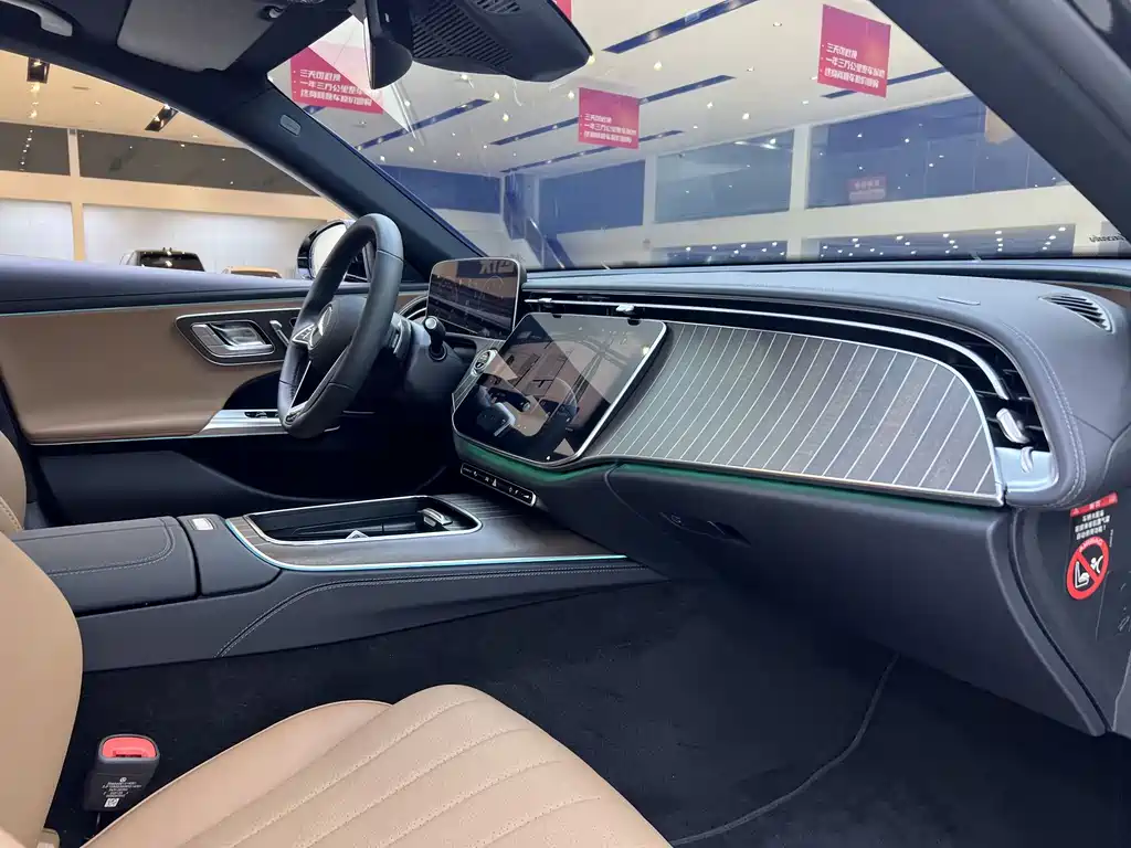 Mercedes-Benz E-Class — миниатюра 9