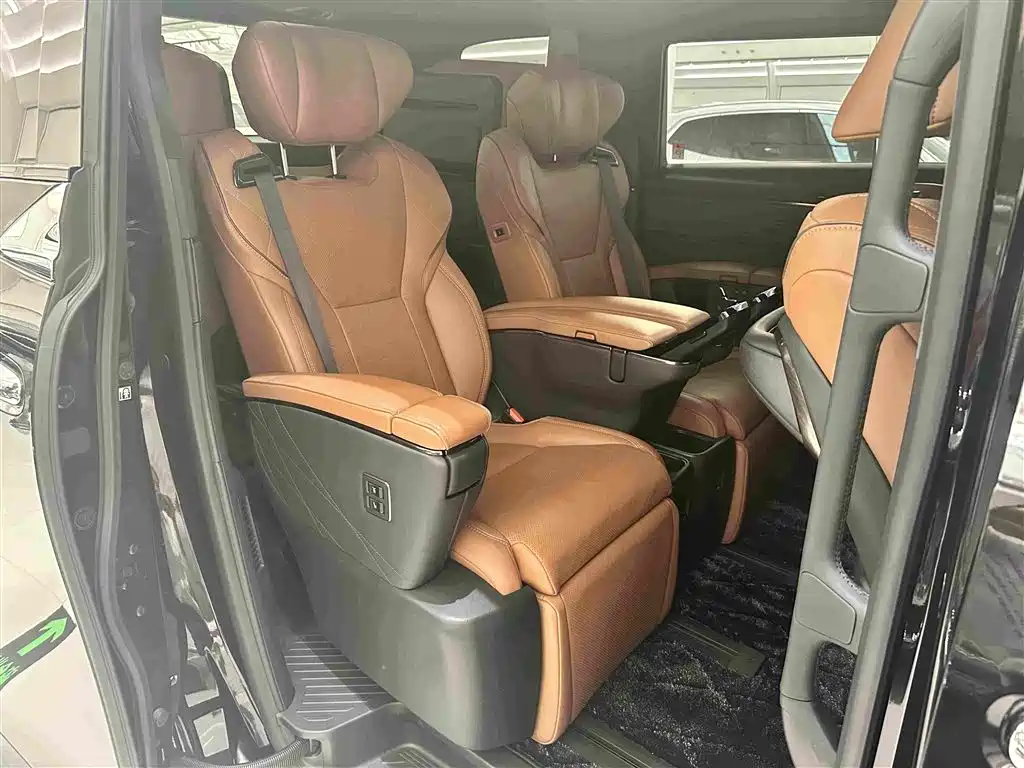 Toyota Vellfire — миниатюра 14