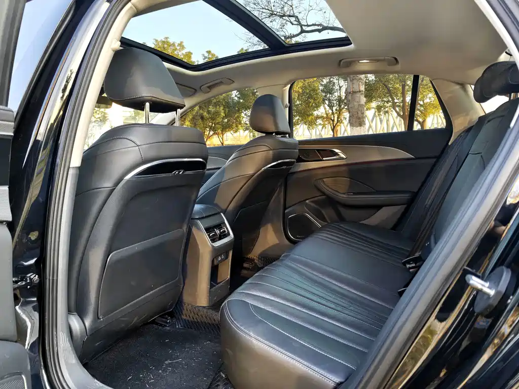 Hongqi Hongqi H5 — миниатюра 12