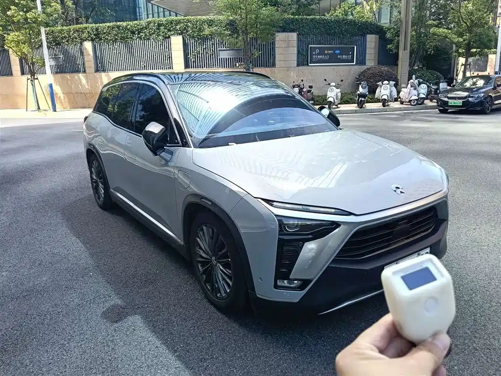 NIO ES8 2022 100kWh мест