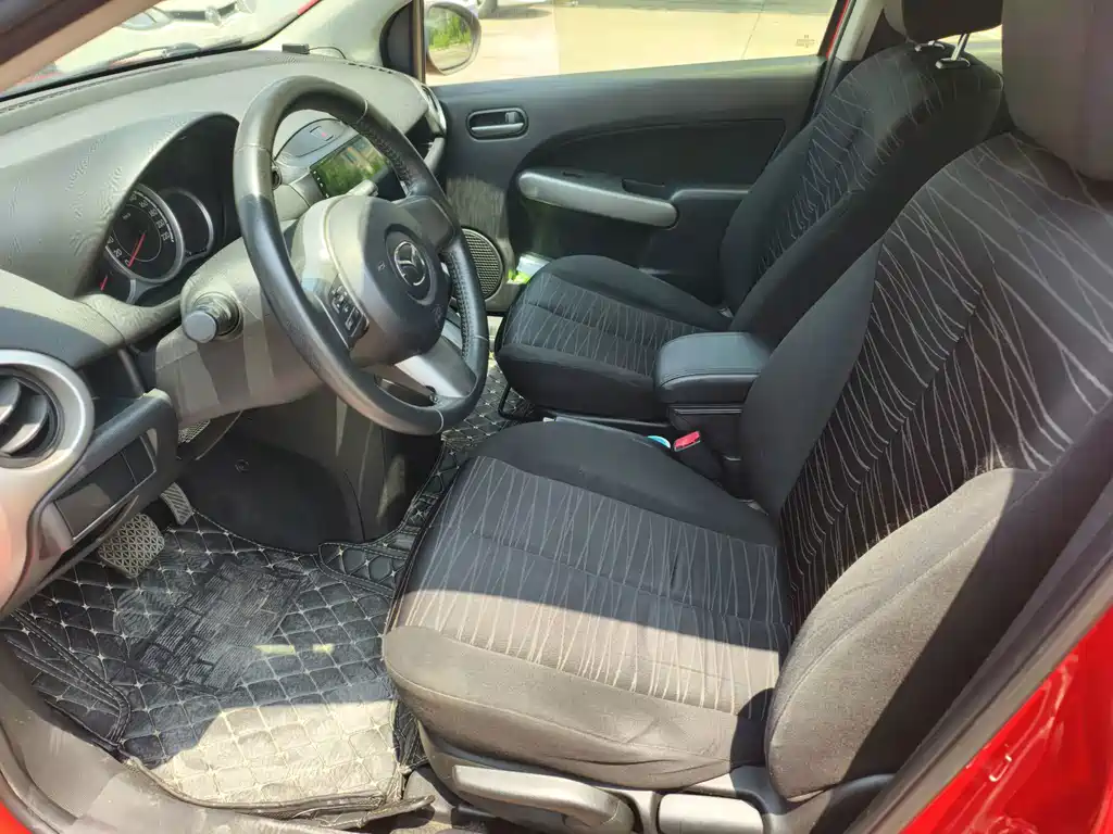 Mazda 2 — миниатюра 6