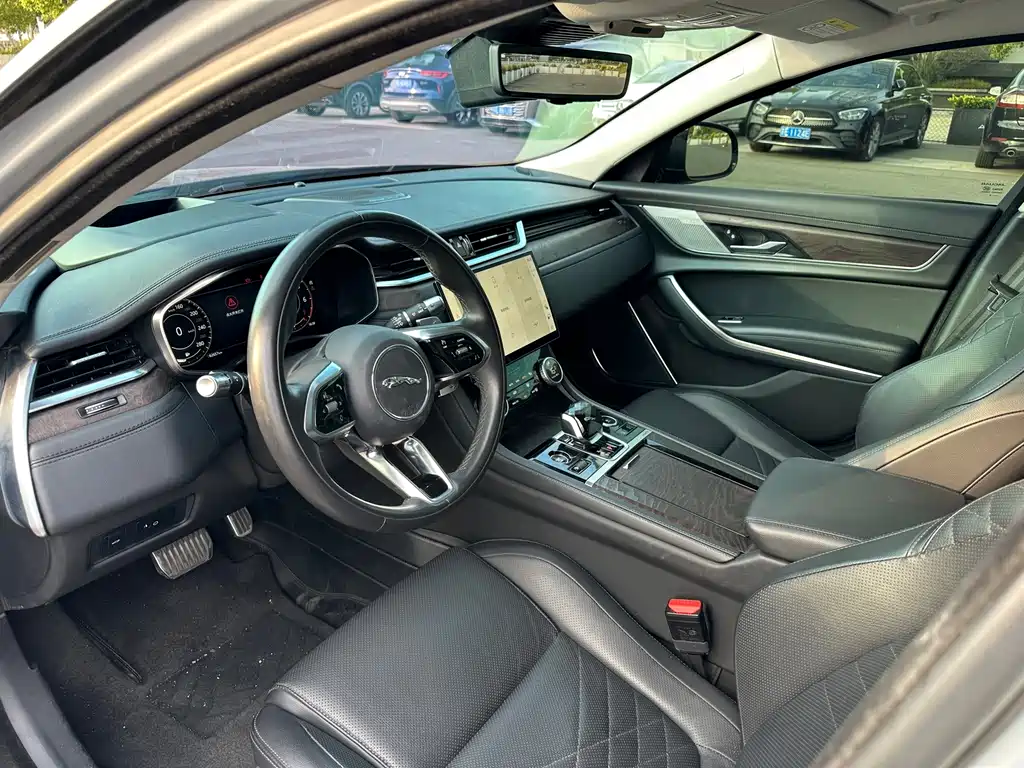 Jaguar XFL — миниатюра 10