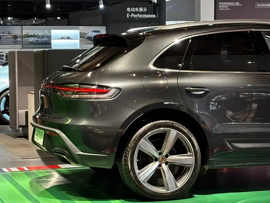 Porsche Macan — миниатюра 3
