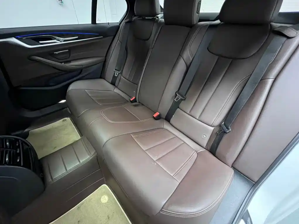 BMW 5 Series — миниатюра 16