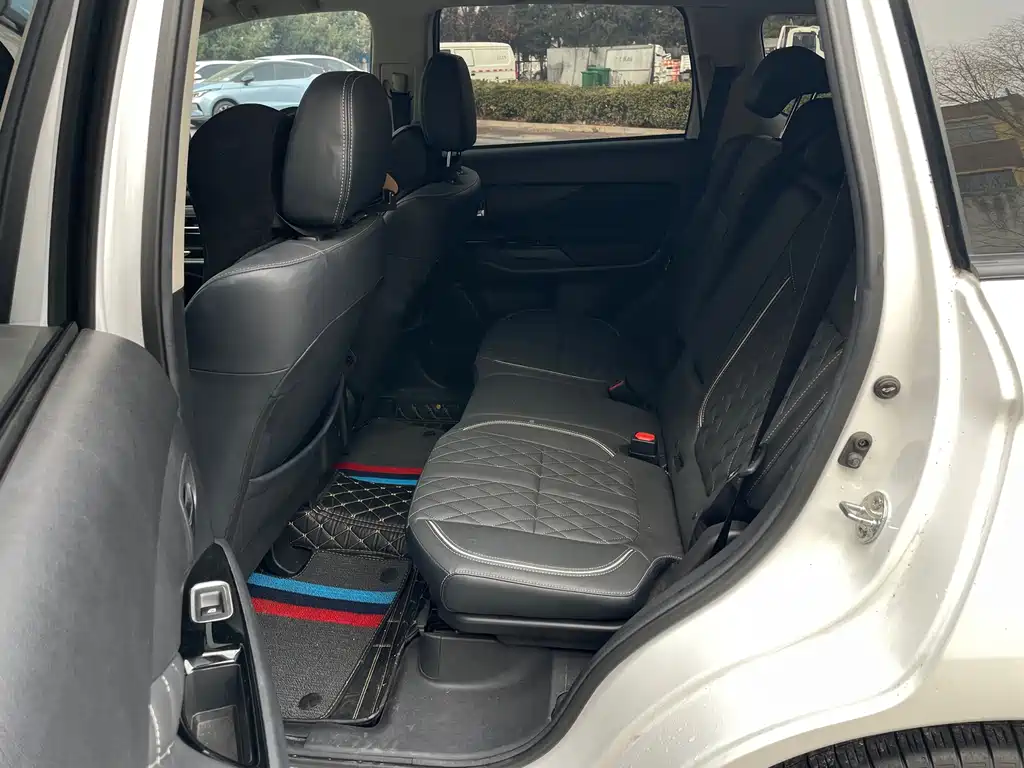 MITSUBISHI OUTLANDER