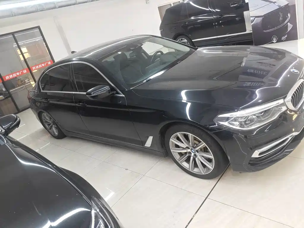 BMW 5 Series New Energy — миниатюра 2