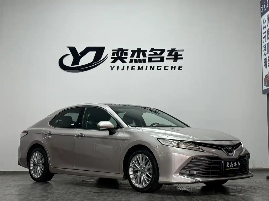 Toyota Camry — миниатюра 3
