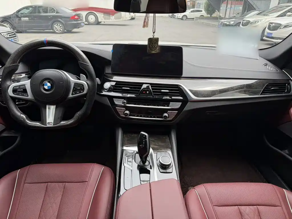 BMW 5 Series — миниатюра 8