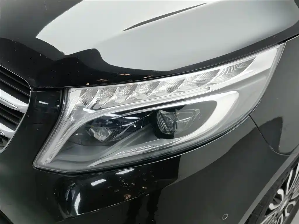 MERCEDES-BENZ V CLASS