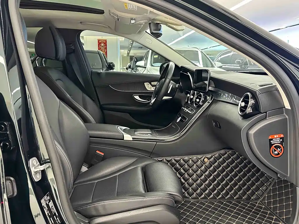 Mercedes-Benz C-Class — миниатюра 12