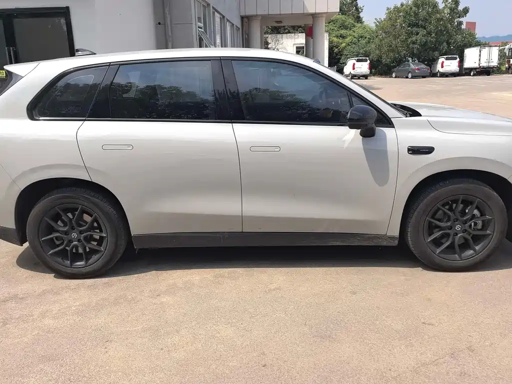 Leapmotor Leapmotor C10 — миниатюра 8