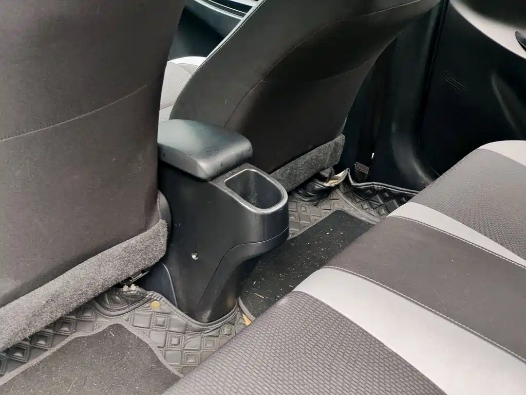 Toyota Yaris L — миниатюра 9