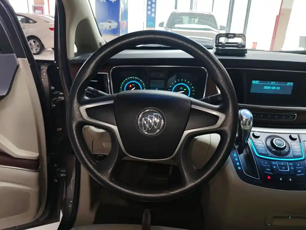 Buick GL8 — миниатюра 11