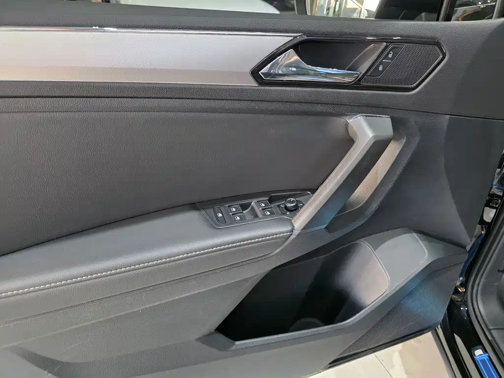 Volkswagen Tiguan L — миниатюра 6