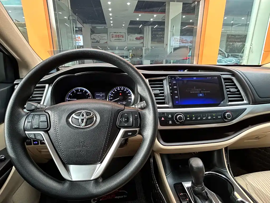TOYOTA HIGHLANDER