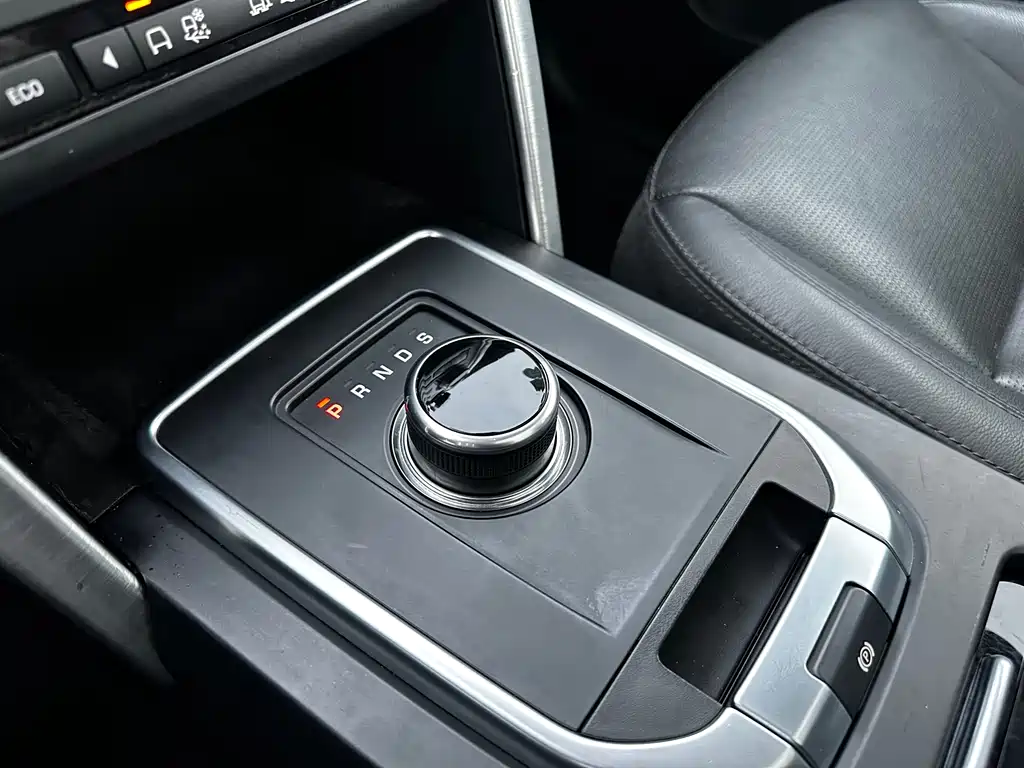 Land Rover Discovery Sport 240PS SE Edition, фото 10