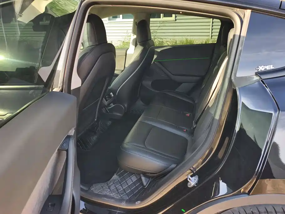 Tesla Model Y — миниатюра 11