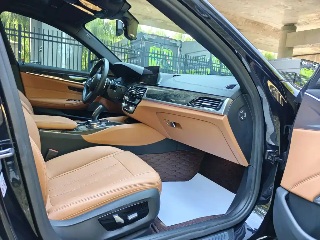 BMW 5 Series — миниатюра 24