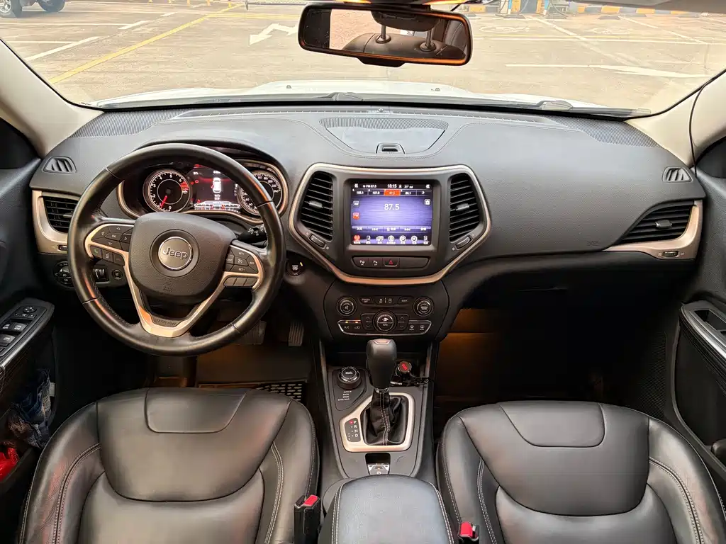 Jeep Cherokee — миниатюра 6
