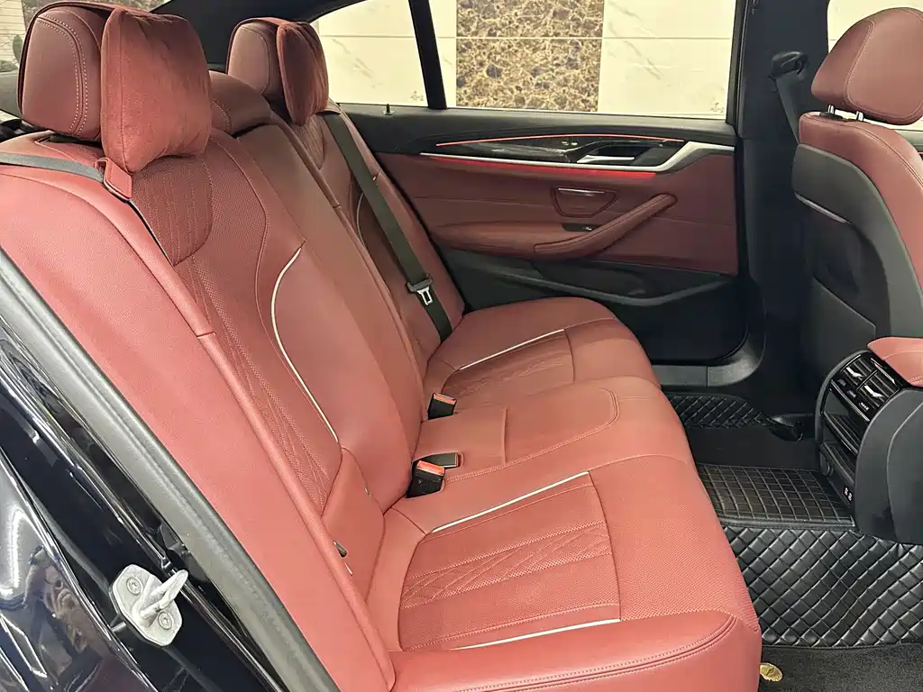 BMW 5 Series — миниатюра 11