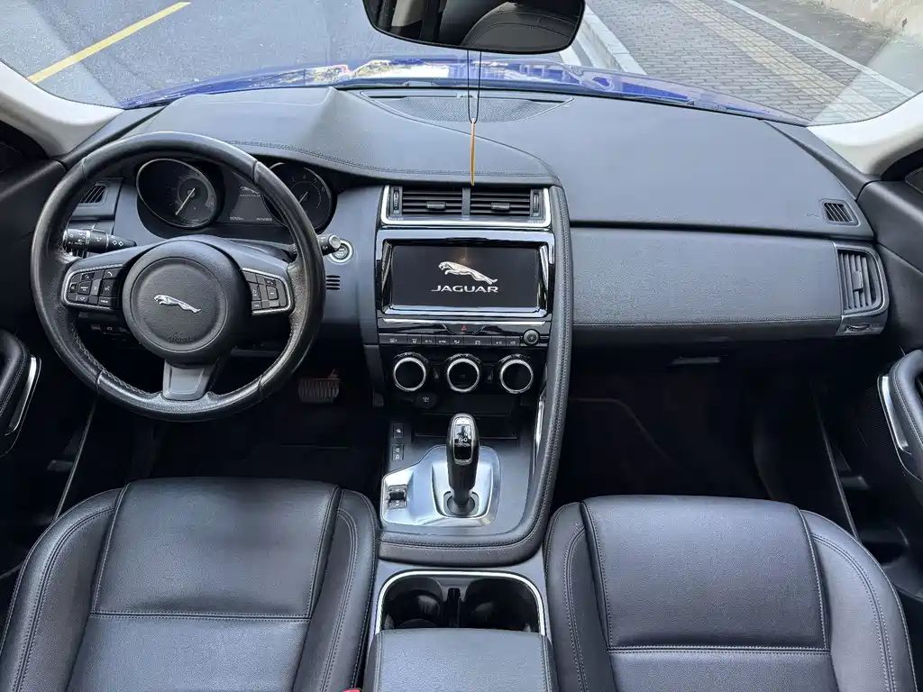 Jaguar E-PACE — миниатюра 13