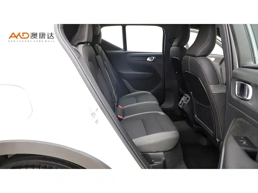Volvo XC40 — миниатюра 8