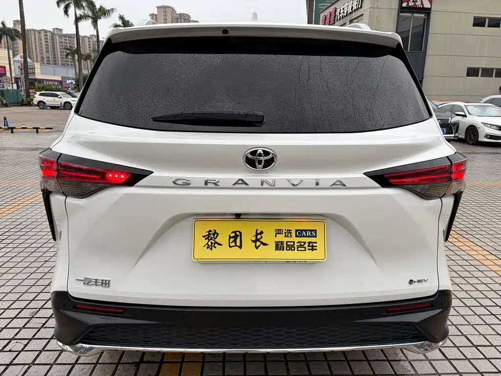 Toyota Granvia — миниатюра 35