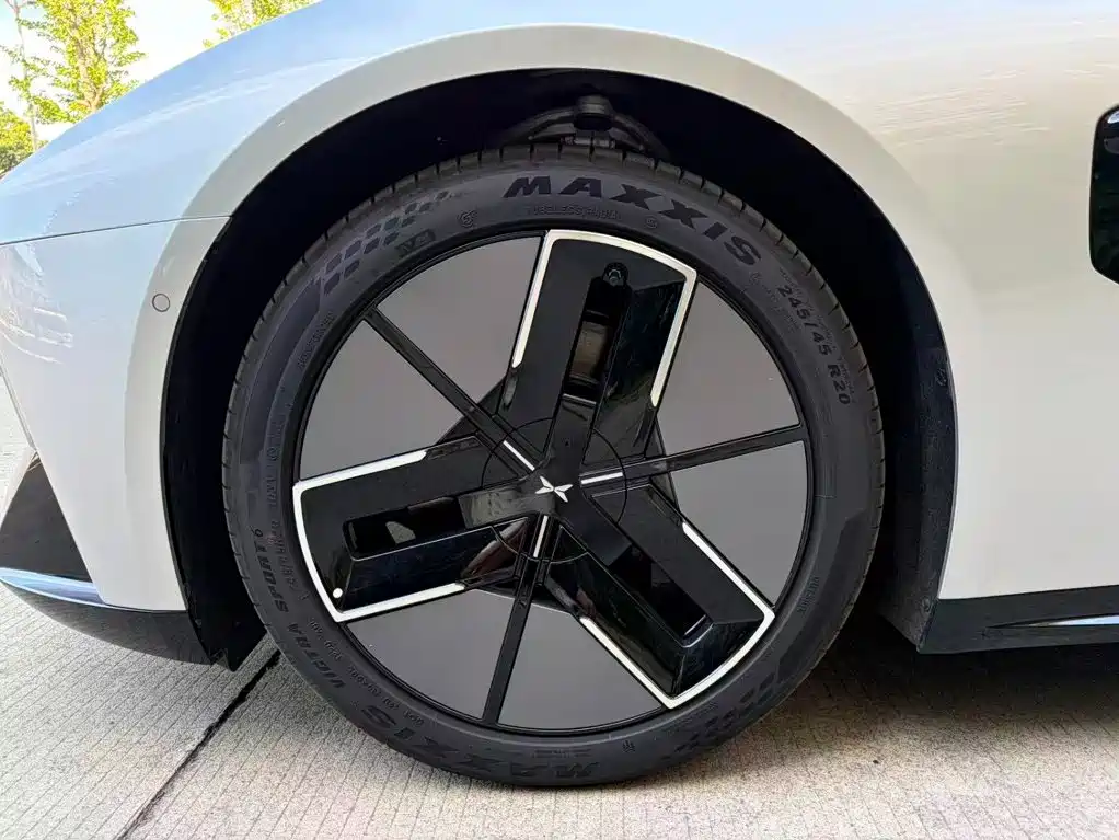 XPeng P7 — миниатюра 19