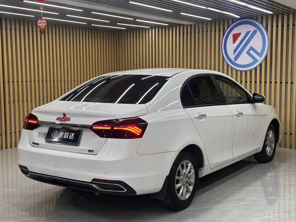 Geely Emgrand — миниатюра 10