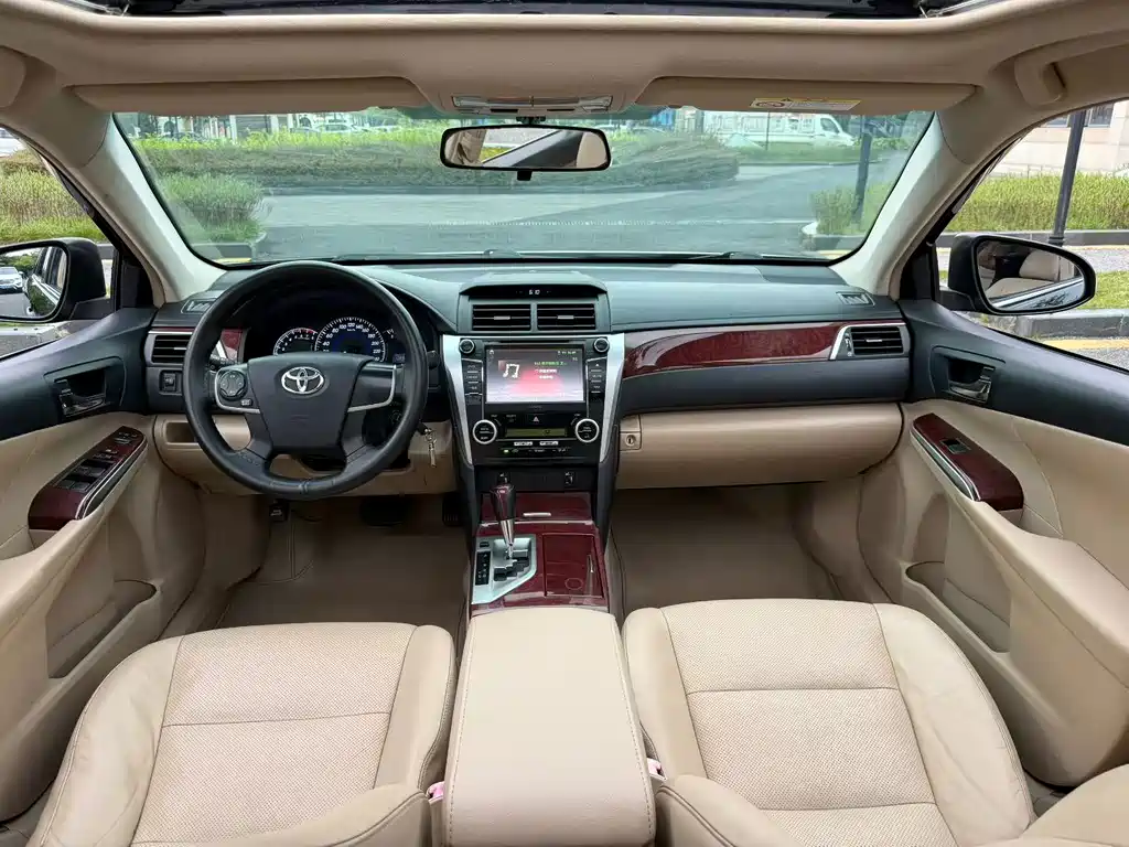 Toyota Camry — миниатюра 9