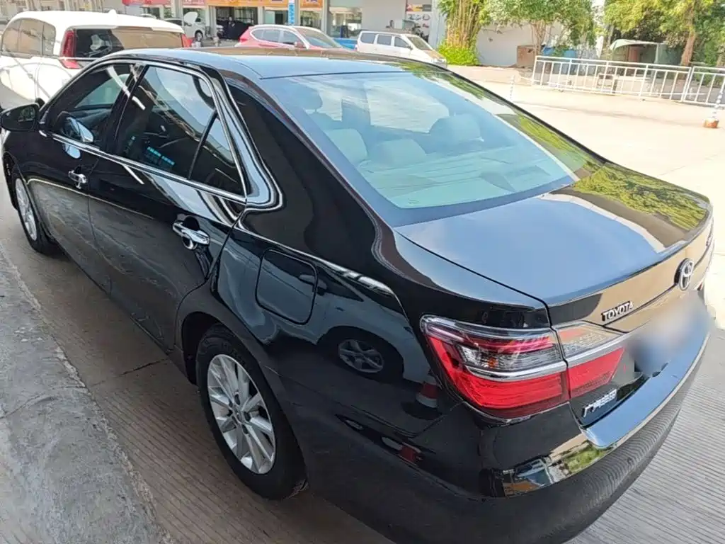 Toyota Camry — миниатюра 5