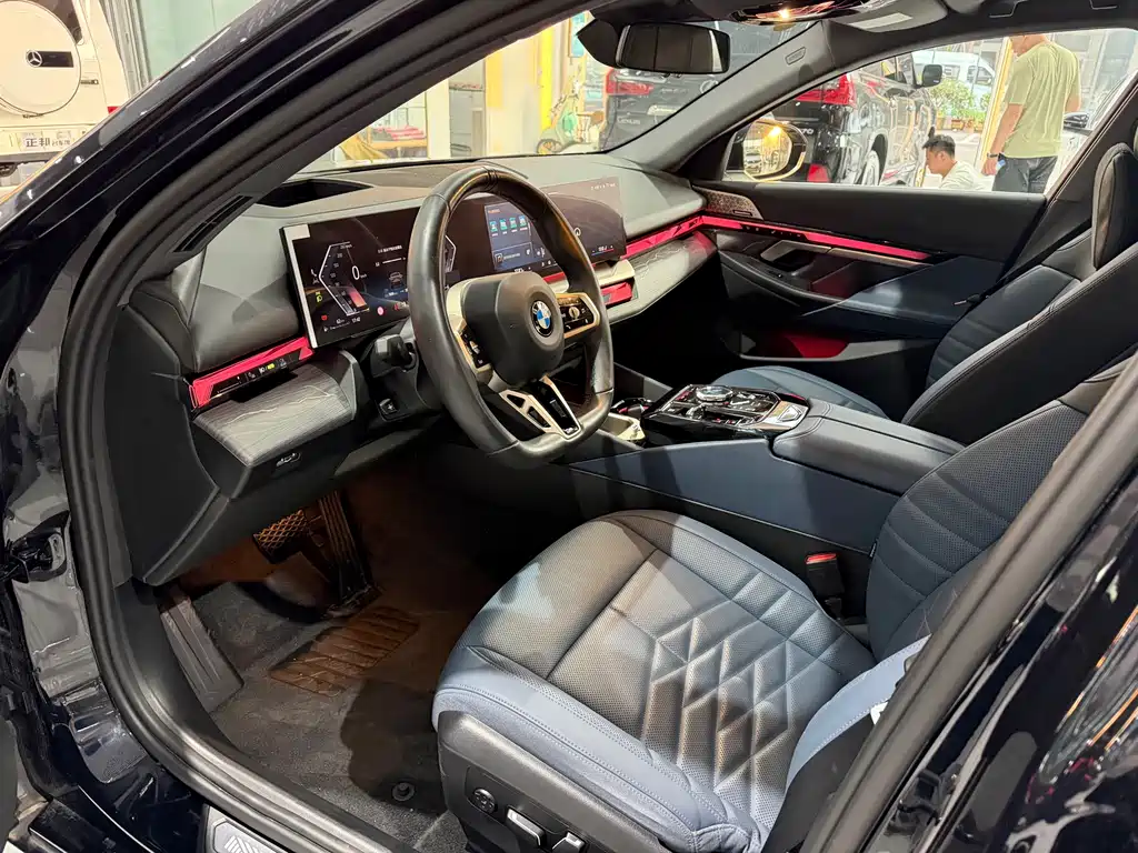 BMW 5 Series — миниатюра 6
