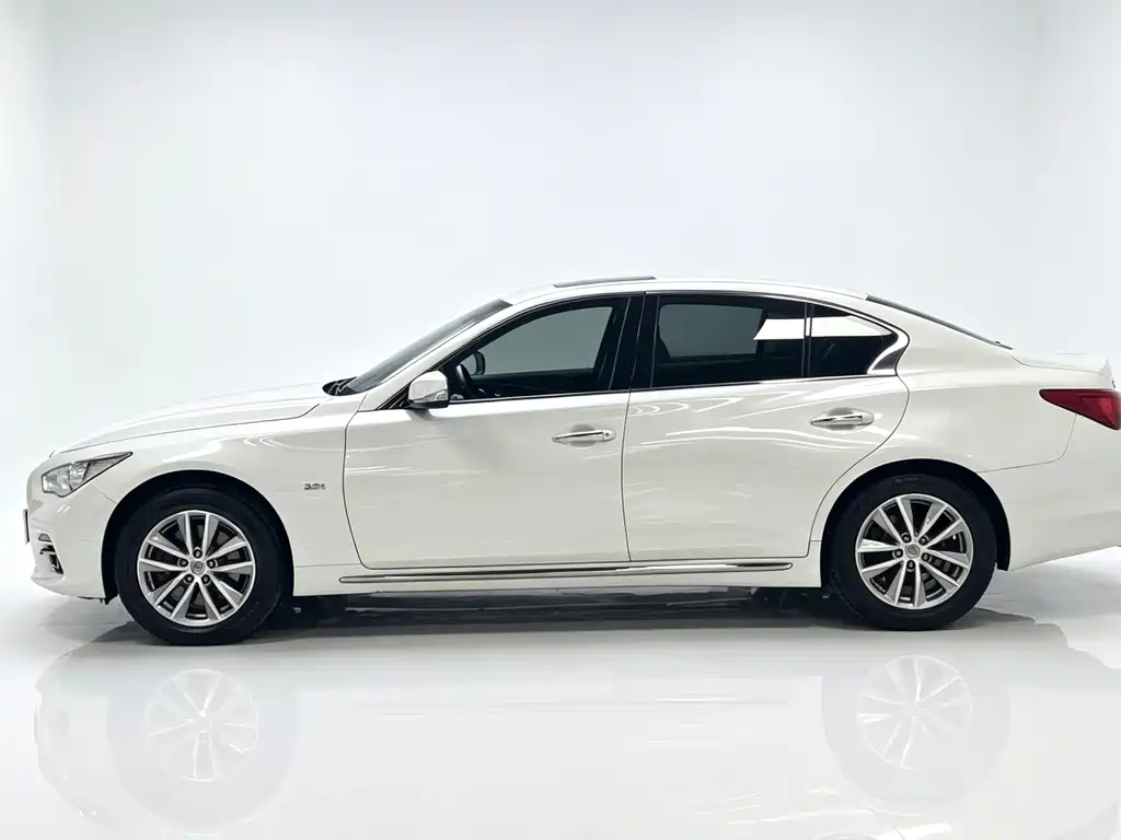 Infiniti Q50L 2015 2.0T Comfort