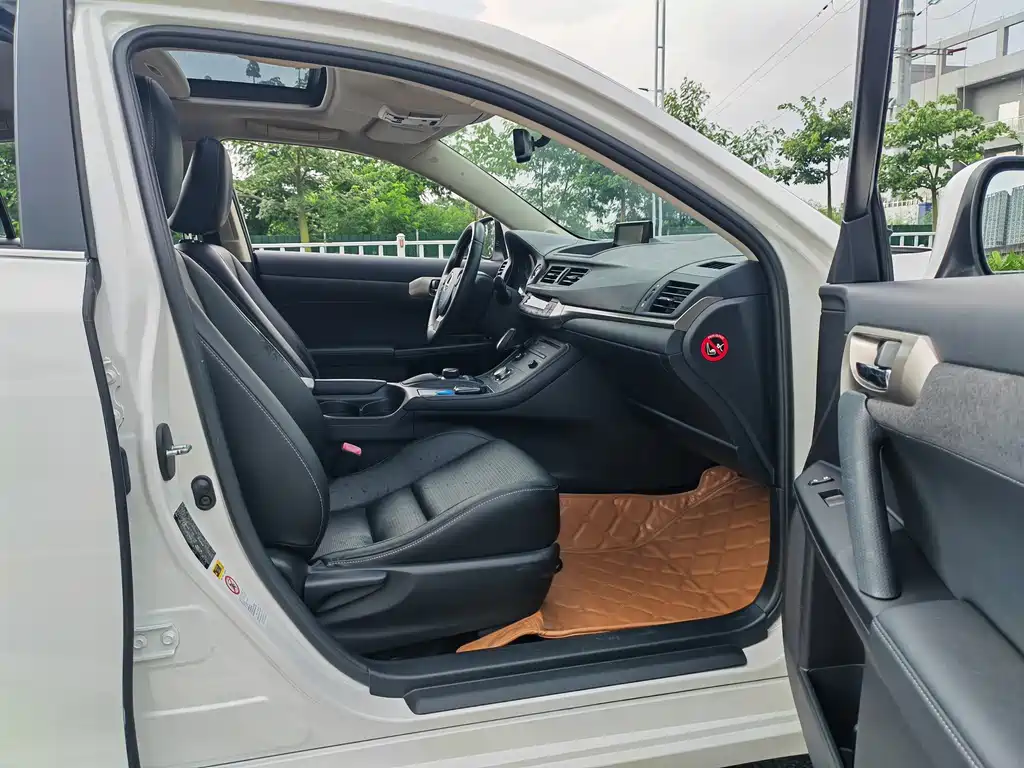 Lexus CT — миниатюра 9