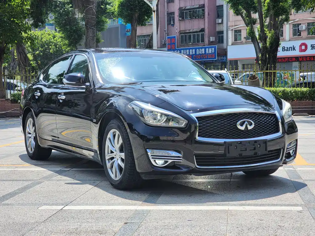 Infiniti Q70 — миниатюра 3