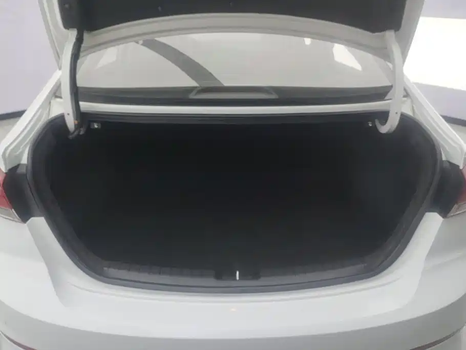 Hyundai Elantra — миниатюра 4