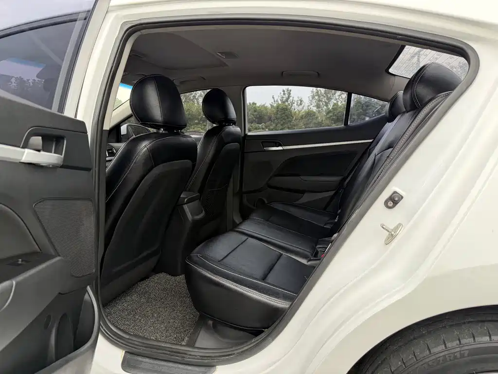 Hyundai Elantra — миниатюра 9