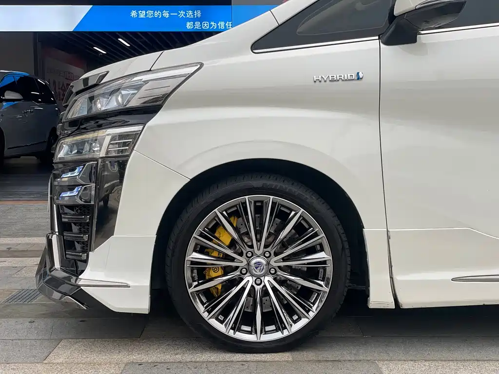 Toyota Vellfire — миниатюра 4