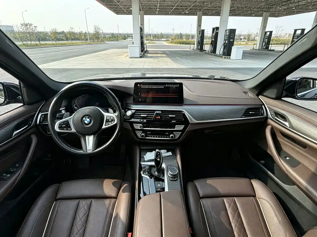 BMW 5 Series — миниатюра 5
