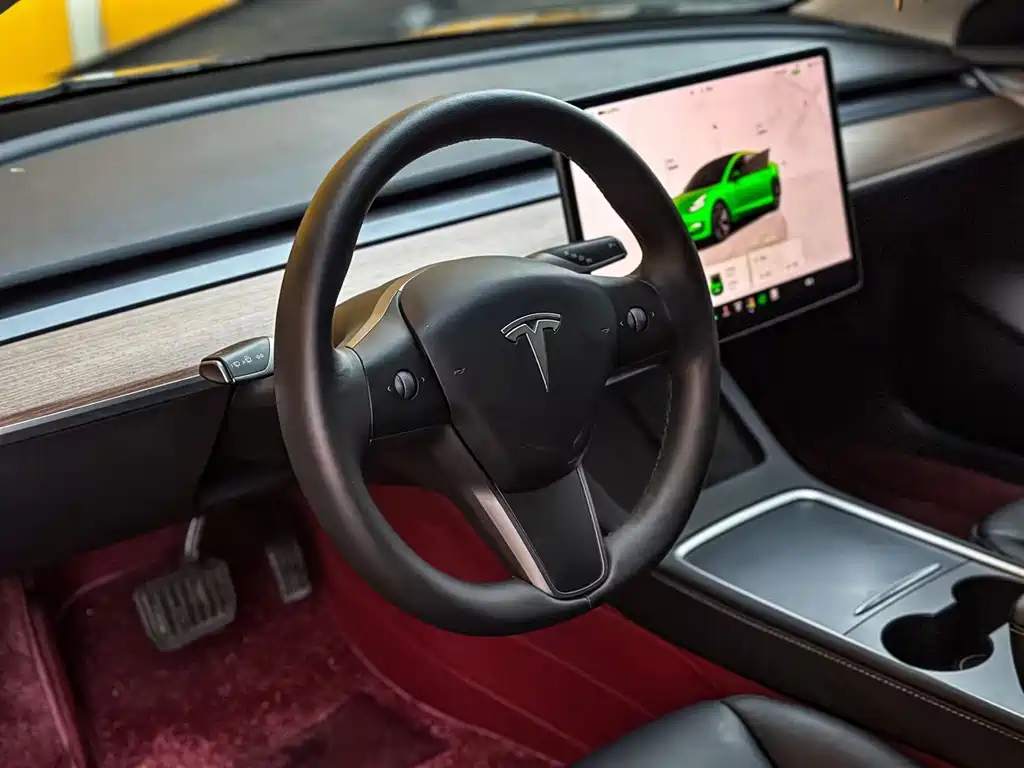 Tesla Model 3 — миниатюра 4